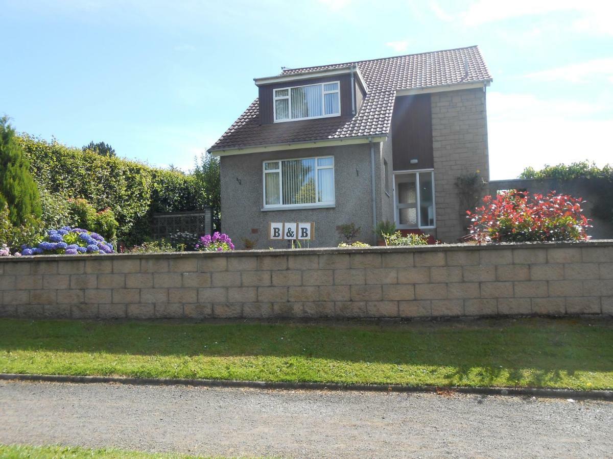 Rose Villa Bed And Breakfast Forfar Bagian luar foto