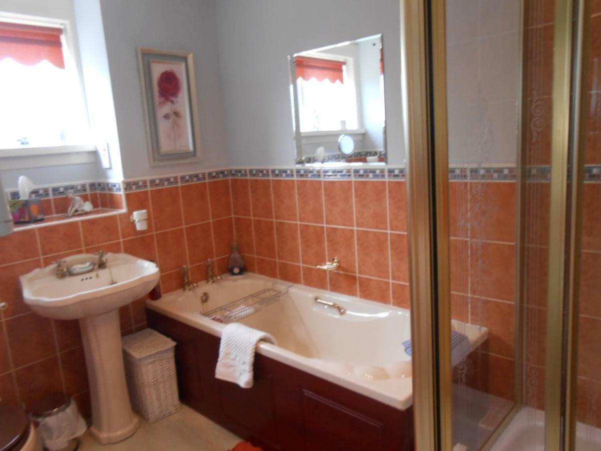 Rose Villa Bed And Breakfast Forfar Bagian luar foto