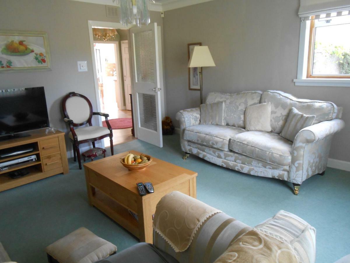 Rose Villa Bed And Breakfast Forfar Bagian luar foto