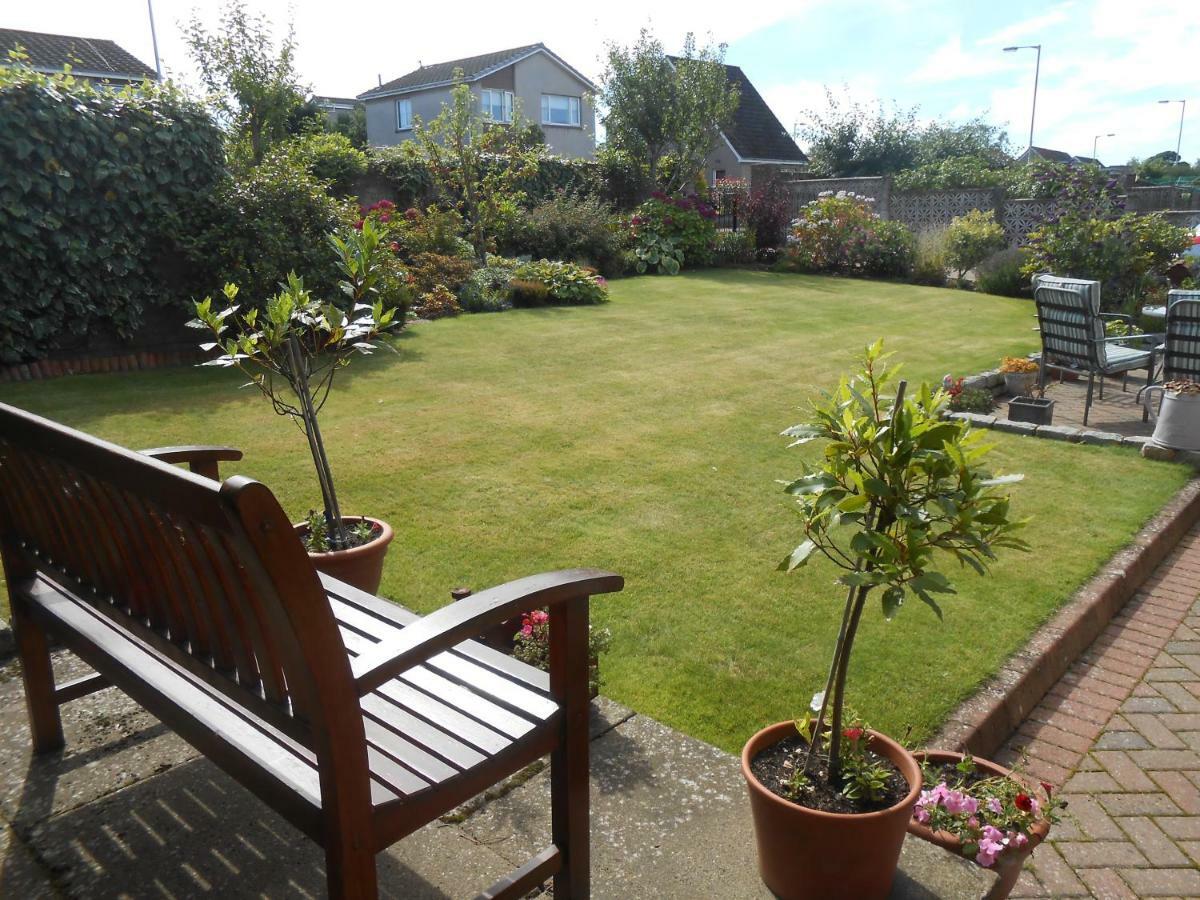 Rose Villa Bed And Breakfast Forfar Bagian luar foto