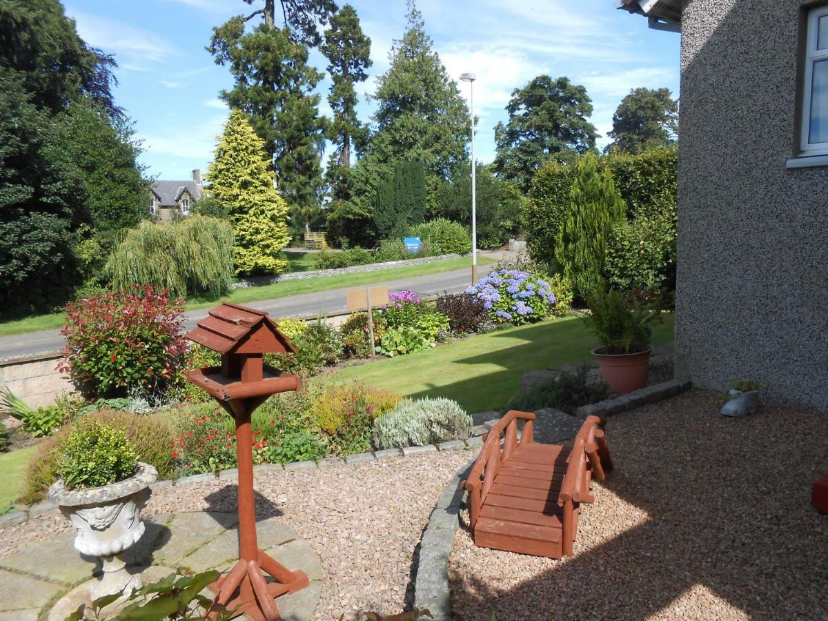 Rose Villa Bed And Breakfast Forfar Bagian luar foto