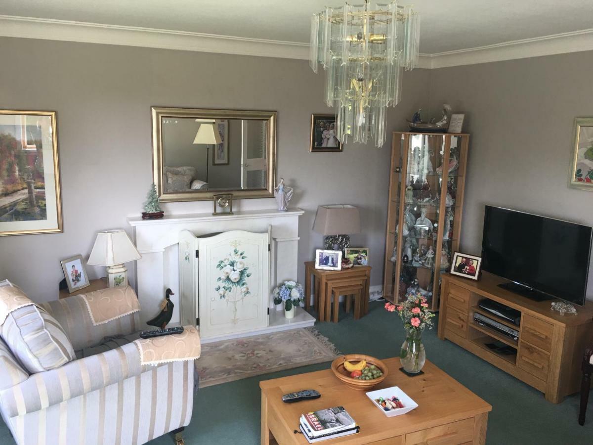 Rose Villa Bed And Breakfast Forfar Bagian luar foto