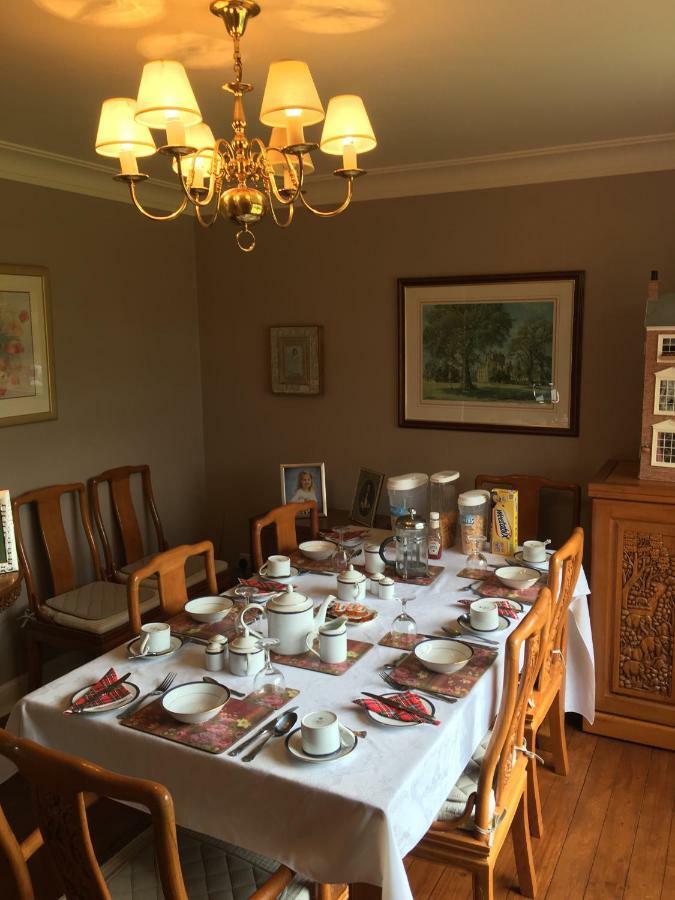 Rose Villa Bed And Breakfast Forfar Bagian luar foto