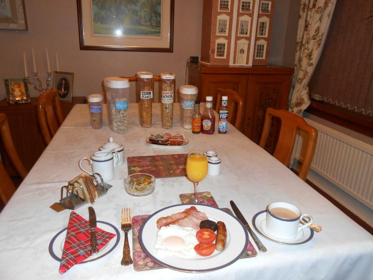 Rose Villa Bed And Breakfast Forfar Bagian luar foto