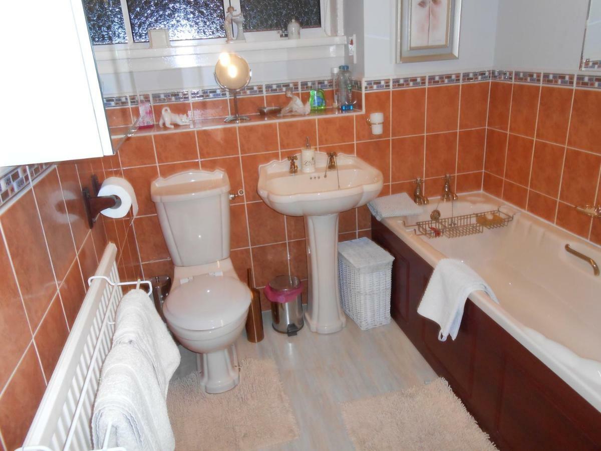 Rose Villa Bed And Breakfast Forfar Bagian luar foto